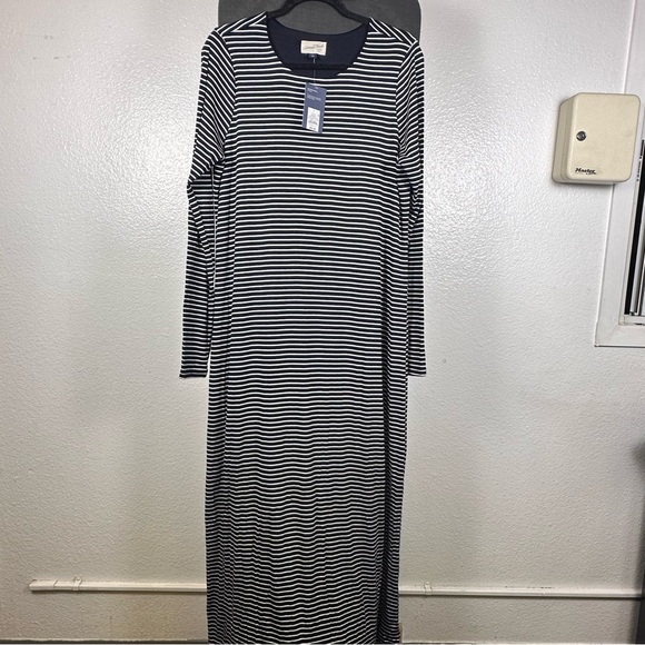 Universal Thread | Striped Blue and White Long Sleeve Dress - Picture 1 of 5